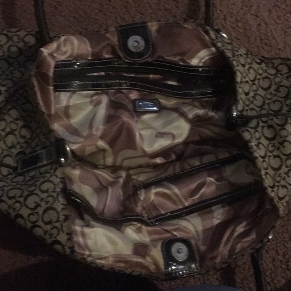 Guess Hand Bag - Picture 4 of 4